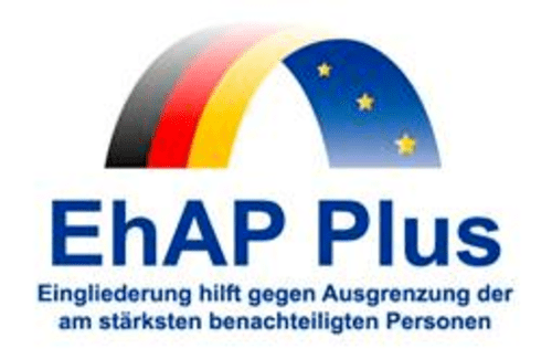 Das Logo von EhAP Plus. Über dem Schriftzug eine stilisierte Brücke aus der Flagge Deutschlands und dem Logo der Europäischen Union.